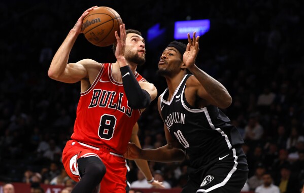 Bulls guard Zach LaVine needs 3 to 4 more weeks of rehab on right